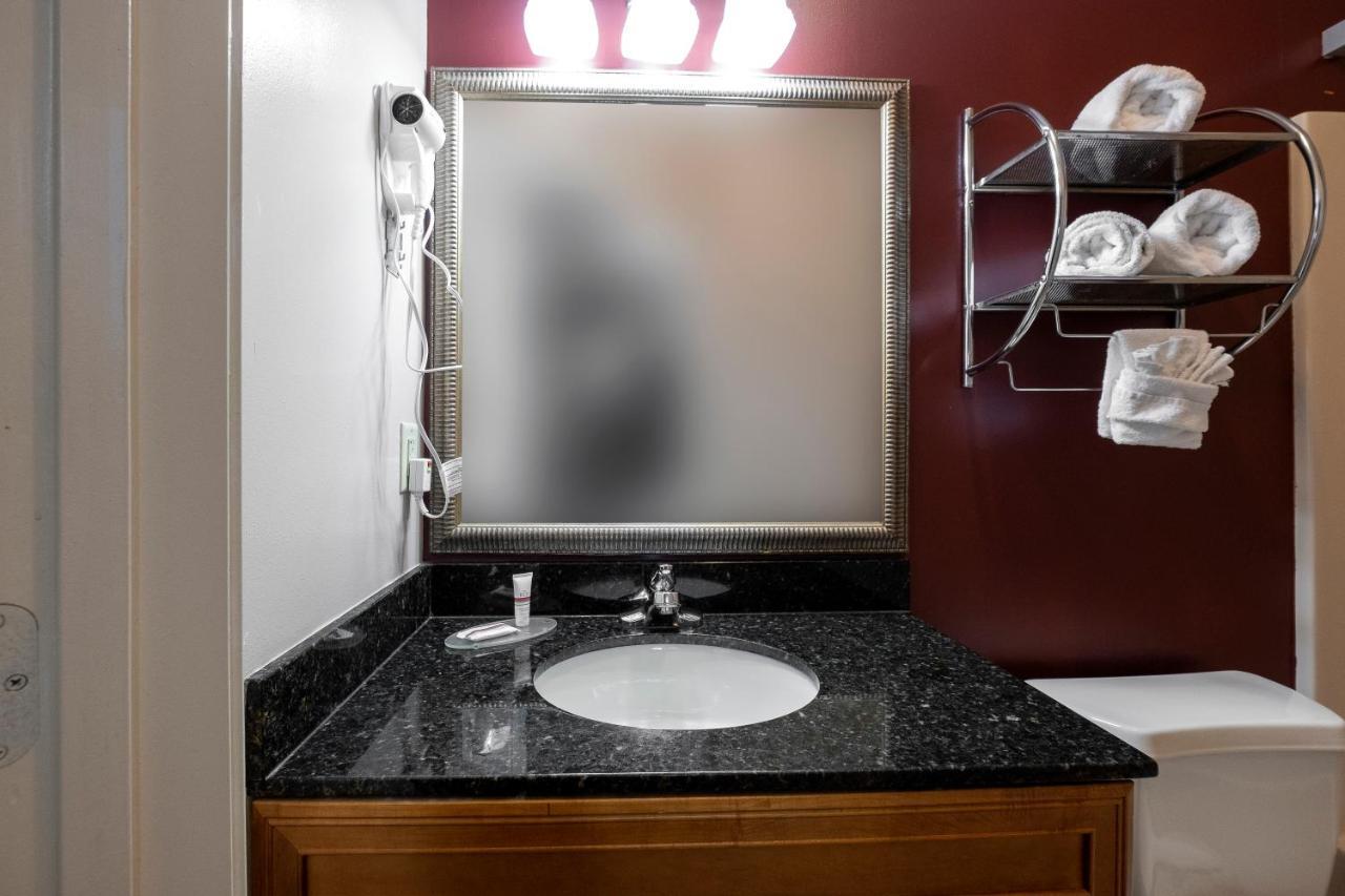 Red Roof Inn & Suites Wilson Bagian luar foto