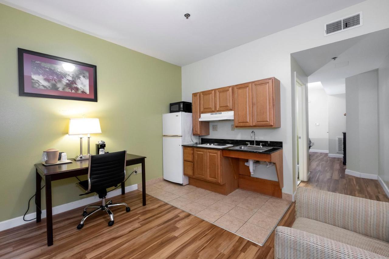 Red Roof Inn & Suites Wilson Bagian luar foto