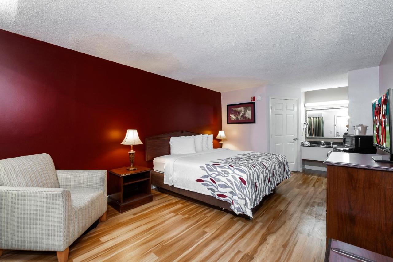 Red Roof Inn & Suites Wilson Bagian luar foto